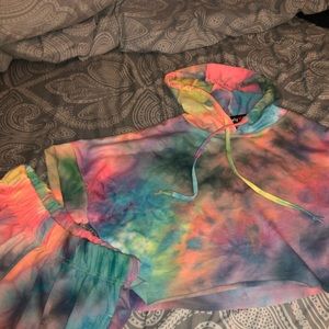 2 piece set - Tie dye cropped, hooded sweatshirt tee & matching shorts - NWT - L